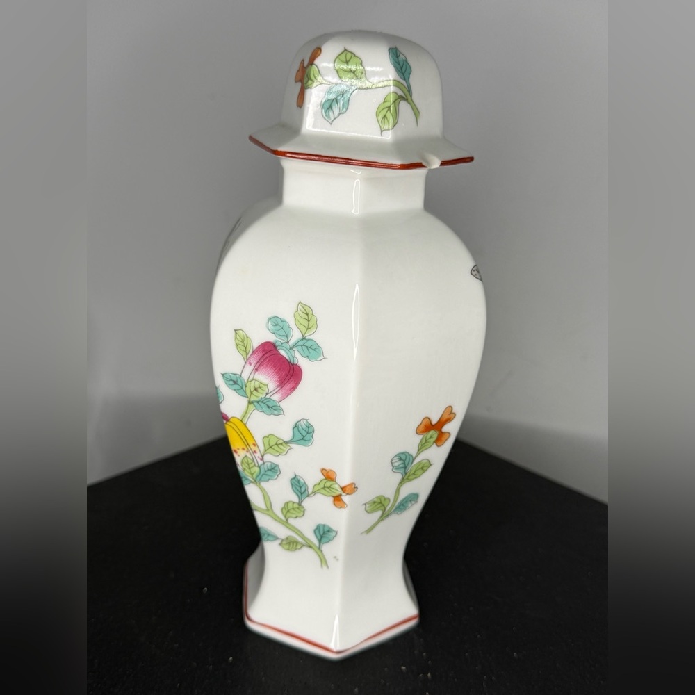 Elizabeth Arden Asian Vase